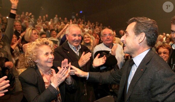 Exclusif - Nicolas Sarkozy applaudi lors du concert de Carla Bruni à Sainte-Maxime, le 7 décembre 2013.