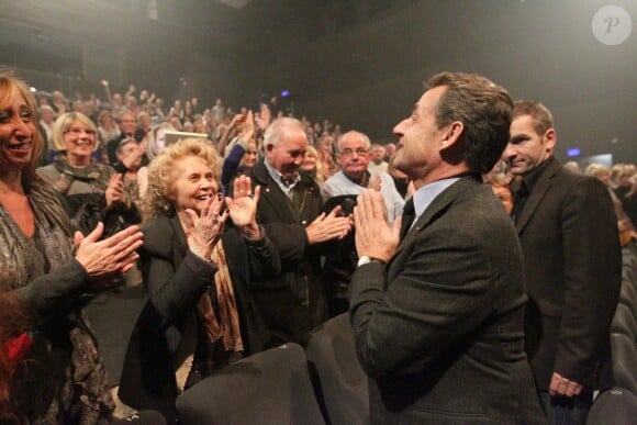 Exclusif - Nicolas Sarkozy applaudi lors du concert de Carla Bruni à Sainte-Maxime, le 7 décembre 2013.