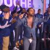 Le présentateur Cyril Hanouna déshabillé par les joueurs de l'équipe de France de Handball dans l'émission "Touche pas à mon poste" du 28 janvier 2014.