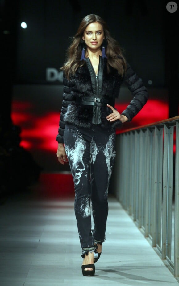 Irina Shayk, mannequin star du défile Desigual lors du 080 Barcelina Fashion. Barcelone, le 28 janvier 2014.