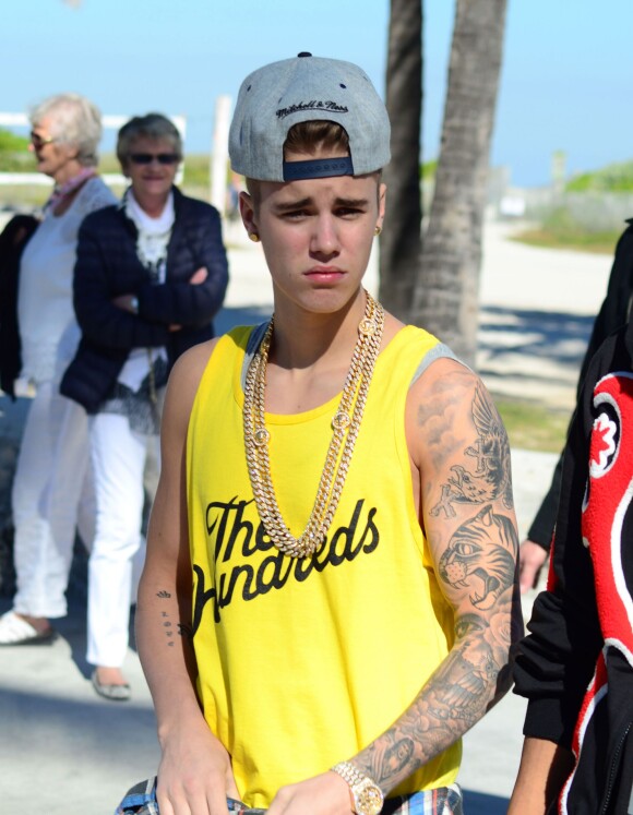 Justin Bieber fait du Segway sur la plage à Miami, le 22 janvier 2014.