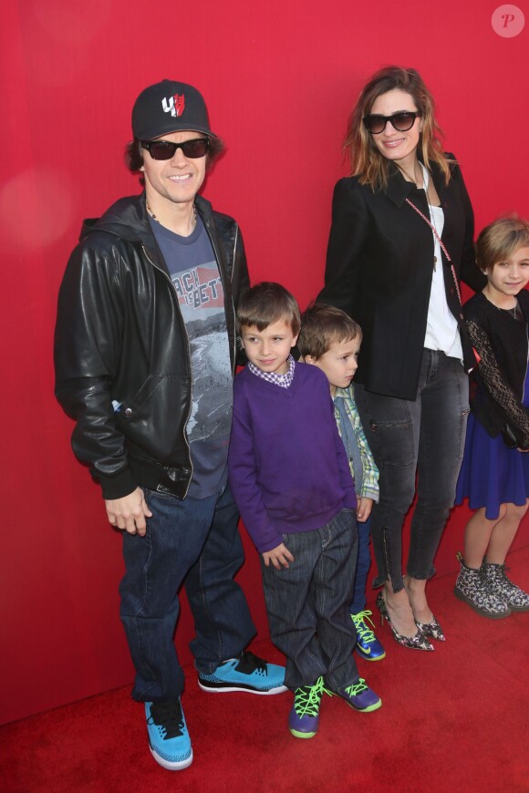 Mark Wahlberg en famille lors de l'avant-première de Lego Movie à Los Angeles, le 1er février 2014.