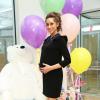 Danielle, enceinte, fête la couverture pour Fit Pregnancy magazine, et s'offre au passage une baby shower, chez Alison Brod PR Showroom à New York, le 4 décembre 2013.