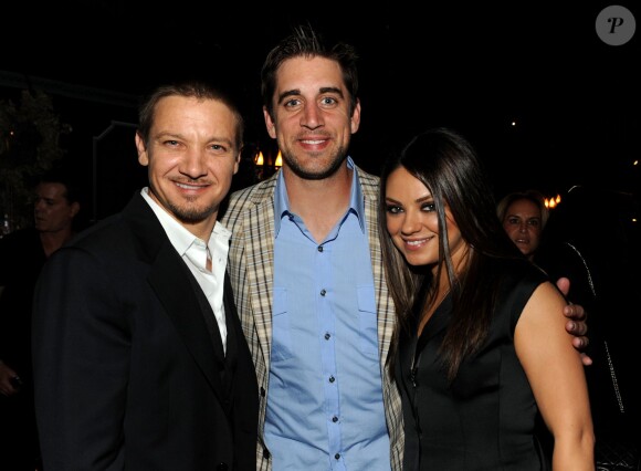 Aaron Rodgers entouré de Jeremy Renner et de Mila Kunis lors des Spike TV's Guys Choice Awards 2012 le 2 juin 2012 à Culver City, Los Angeles.