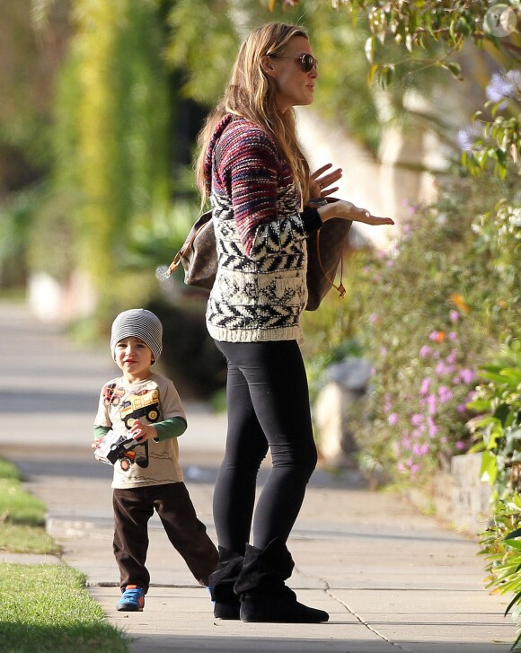 Molly Sims emmène son fils Brooks chez le pédiatre à Santa Monica, le 4 février 2014.