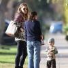 Molly Sims emmène son fils Brooks chez le pédiatre à Santa Monica, le 4 février 2014.