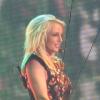 Britney Spears perd son micro en plein concert (mardi 4 février 2014 - Las Vegas).