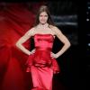 Jill Hennessy (en Dennis Basso) défile lors de la soirée "Go Red For Women", dans le cadre de la fashion week à New York, le 6 février 2014.