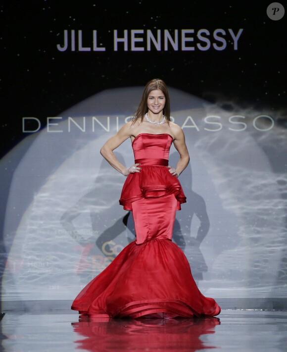 Jill Hennessy défile lors de la soirée "Go Red For Women", dans le cadre de la fashion week à New York, le 6 février 2014.