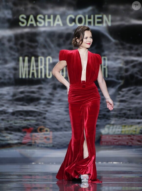 Sasha Cohen défile lors de la soirée "Go Red For Women", dans le cadre de la fashion week à New York, le 6 février 2014.
