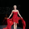 Jill Martin défile lors de la soirée "Go Red For Women", dans le cadre de la fashion week à New York, le 6 février 2014.
