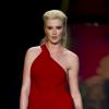 Ireland Baldwin défile lors de la soirée "Go Red For Women", dans le cadre de la fashion week à New York, le 6 février 2014.