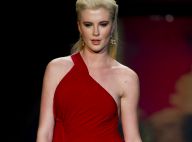 Ireland Baldwin : Divine avec Joan Jett, rock, pour un défilé glamour et engagé