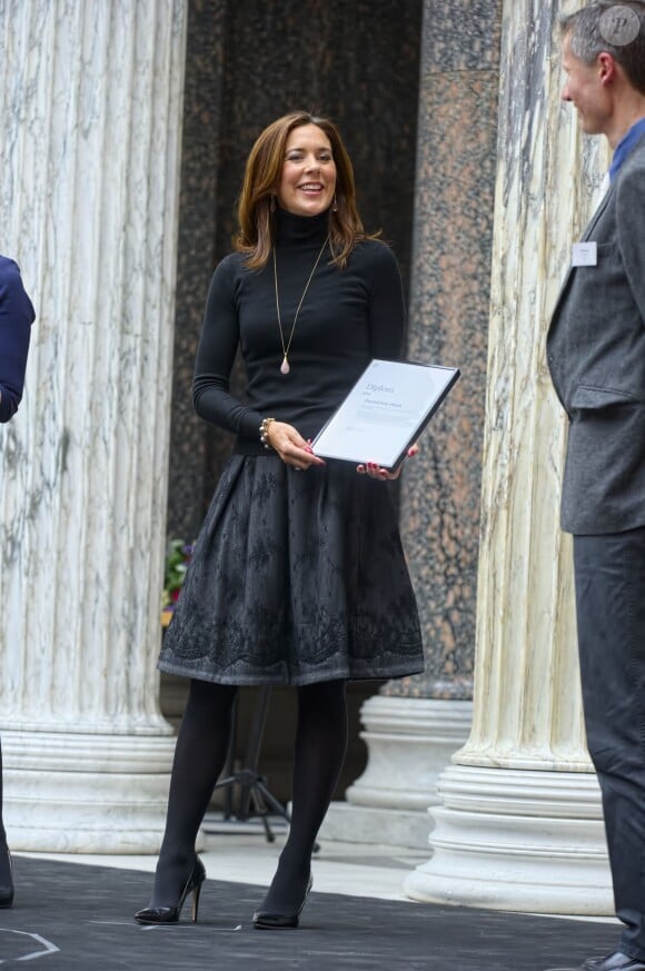 La princesse Mary de Danemark à la glyptothèque de Copenhague le 6 février 2014 pour la remise du Prix de la Recherche Elite.
