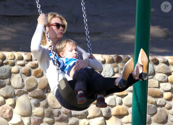 Exclusif - January Jones emmène son fils Xander au parc à Los Angeles, le 22 janvier 2014.