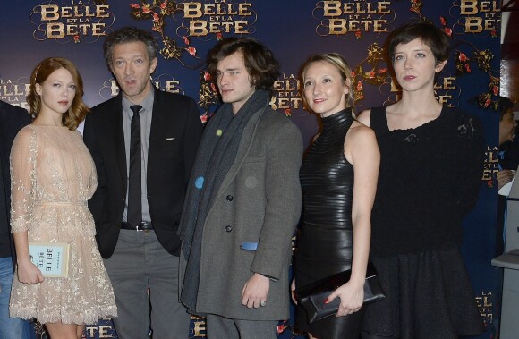 Léa Seydoux, Vincent Cassel, Jonathan Demurger, Audrey Lamy (robe Jean-Claude Jitrois) et Sara Giraudeau à l'avant-première du film "La Belle et La Bête" à Paris le 9 février 2014.