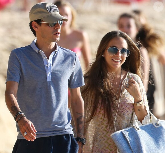 Marc Anthony et sa compagne Chloe Green en vacances à la Barbade, le 1er Janvier 2014.
