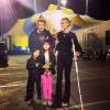 Johnny Hallyday et Laeticia avec Jade et Joy devant le chapiteau du Cirque du Soleil, à Santa Monica le 9 février 2014.