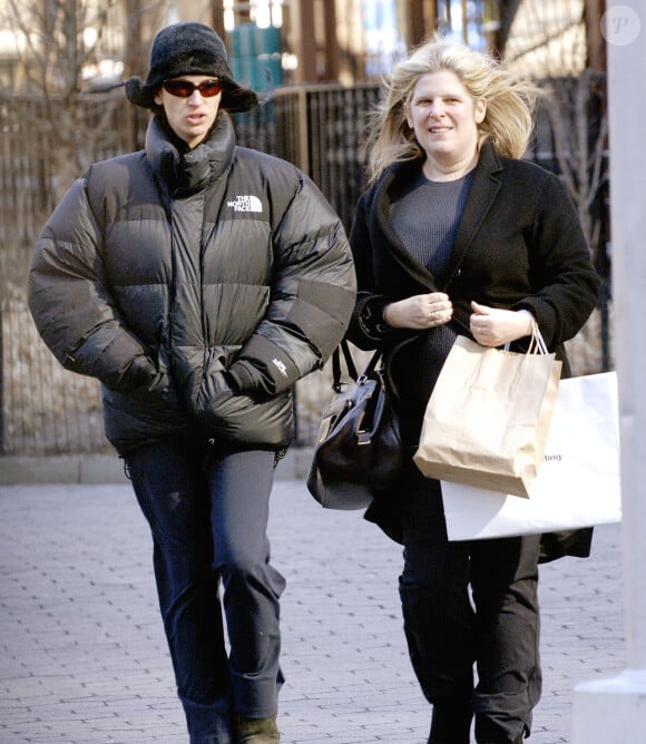 Julia Roberts avec sa demi-soeur Nancy à New York, le 24 février 2006.