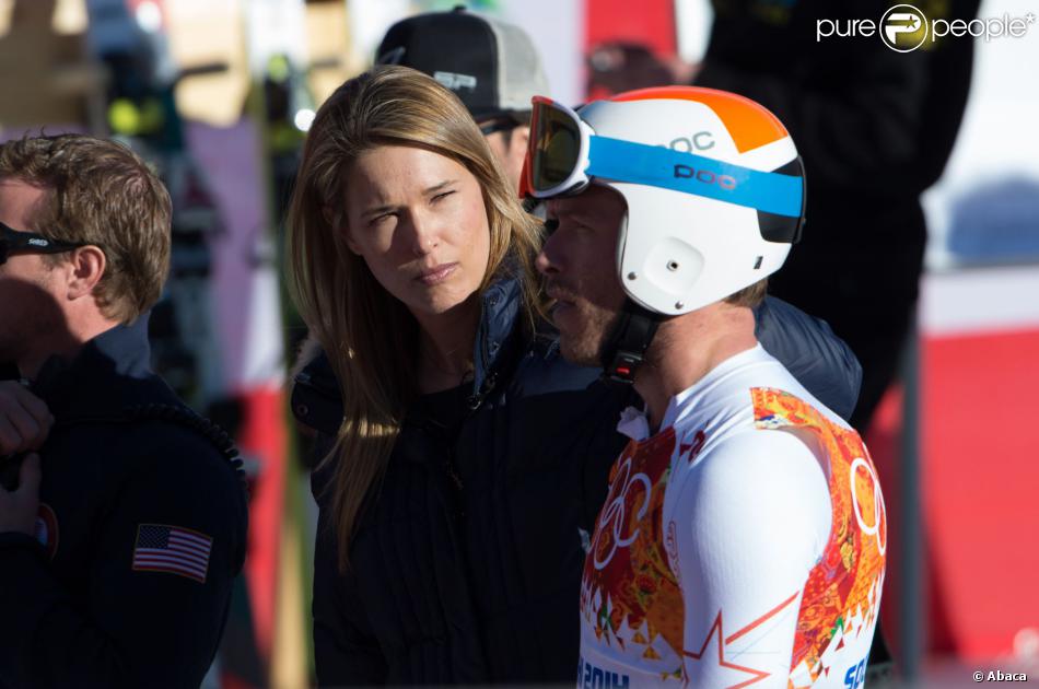 Bode Miller et sa belle Morgan Beck après l&#039;épreuve du Super Combiné aux Jeux olympiques de Sotchi au Rosa Khutor Alpine Center de Sochi, le 13 février 2014