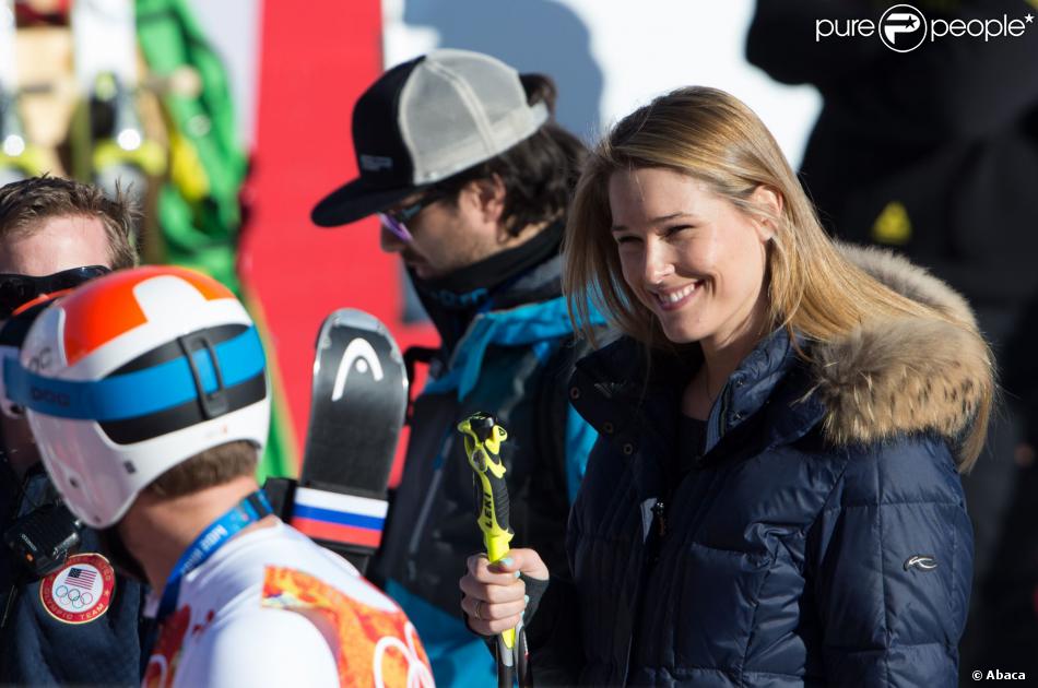 Bode Miller et sa souriante Morgan Beck après l&#039;épreuve du Super Combiné aux Jeux olympiques de Sotchi au Rosa Khutor Alpine Center de Sochi, le 13 février 2014