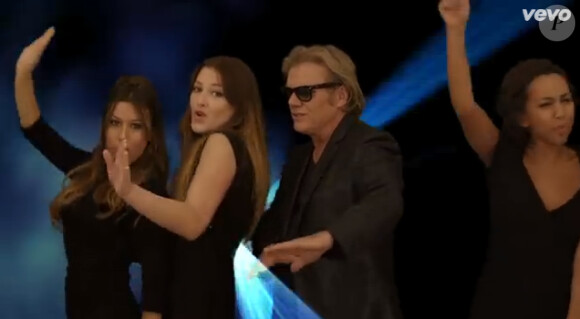 François Valéry dans son clip "Nos DJ font danser le monde (J'avais oublié)", sorti en février 2014.