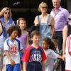 Heidi Klum avec ses enfants Leni, Henry, Johan et Lou jouer au football à Brentwood. Le 15 février 2014.
