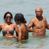 Russell Simmons avec ses nièces Vanessa et Angela en vacances sur une plage de Miami, le 1er octobre 2011.