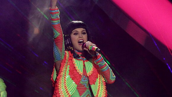 Katy Perry, divine aux Brit Awards : Cléopâtre flashy pour un show ultracoloré
