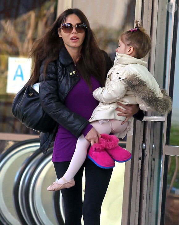 Oksana Grigorieva emmène sa fille Lucia Gibson (la fille de Mel) à son cours de danse à Sherman Oaks, le 19 janvier 2013