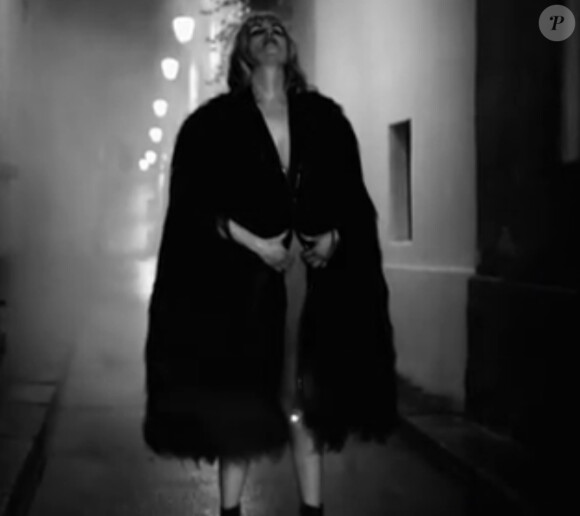 Emmanuelle Seigner dans son nouveau clip ''Distant Lover'', dévoilé le 21 février 2014.