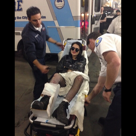 Sky Ferreira s'est blessée lors du Bangerz Tour de Miley Cyrus, qui a débuté le 14 février 2014 à Vancouver.