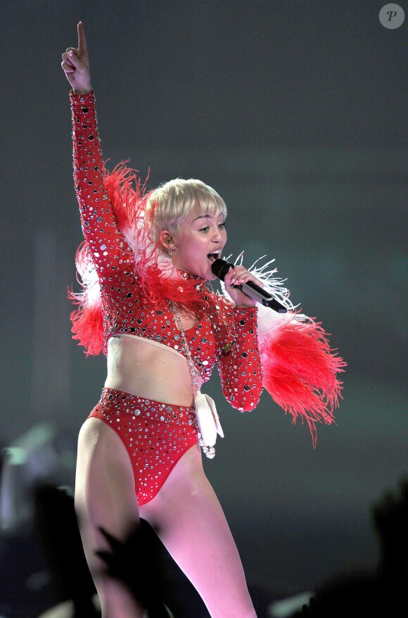Miley Cyrus en concert dans le cadre de sa tournée "Bangerz Tour" au Honda Center d'Anaheim, le 20 février 2014.