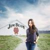 Mila Kunis dans la campagne de publicité pour la marque de whisky Jim Beam. Le 29 janvier 2014.