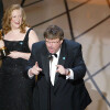 Michael Moore invective le président Bush après avoir gagné l'Oscar en 2003.