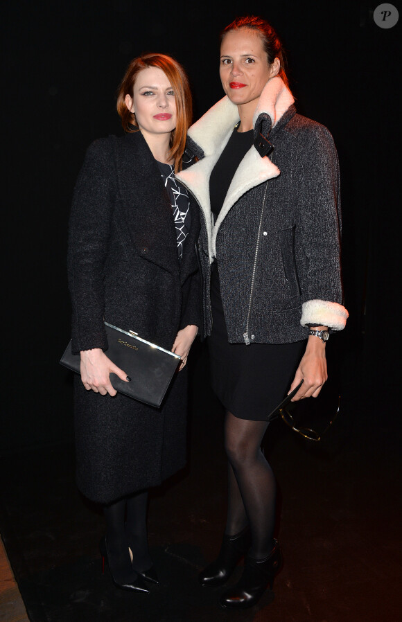 Elodie Frégé et Laure Manaudou arrivent au défilé de mode "Guy Laroche", collection prêt-à-porter Automne-Hiver 2014/2015, au Grand Palais à Paris. Le 26 février 2014