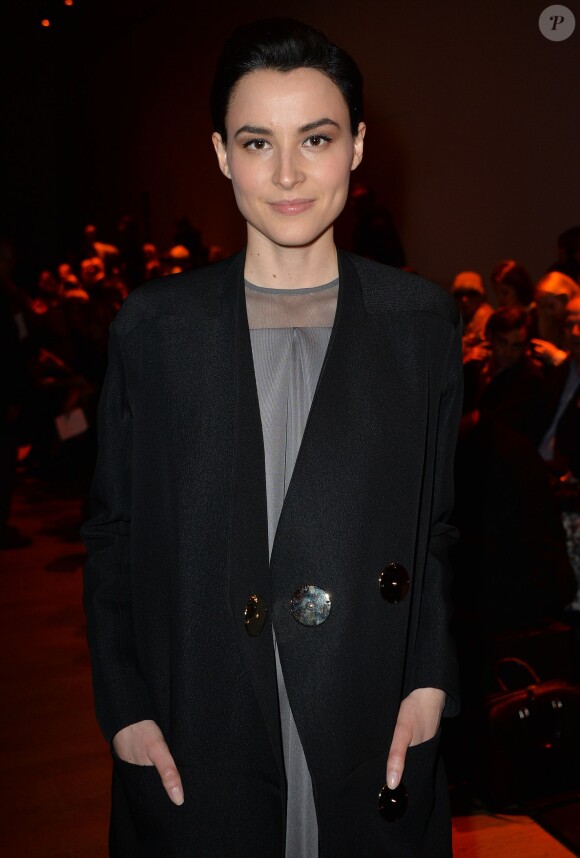 Loan Chabanol arrive au défilé de mode "Guy Laroche", collection prêt-à-porter Automne-Hiver 2014/2015, au Grand Palais à Paris. Le 26 février 2014