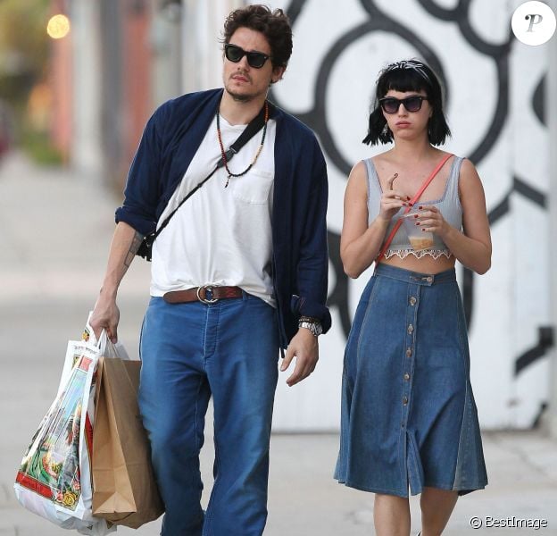 Exclusif - Katy Perry et son petit ami John Mayer se baladent et font du shopping à Hollywood, le 16 février 2014.