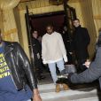Kanye West quitte l'hôtel Costes à Paris, le 26 février 2014.