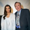 Kim Kardashian et l'homme d'affaires Richard Lugner, qu'elle accompagnera au bal de l'Opéra de Vienne, donnent une conférence de presse. Vienne, le 27 février 2014.