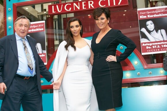 Kim Kardashian et sa mère Kris Jenner font une apparition au centre commercial Lugner City pour un bain de foule, quelques autographes et photos. Vienne, le 27 février 2014.