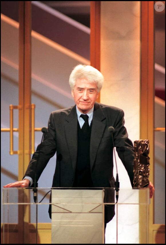 Alain Resnais recevant le César de meilleurs film et réalisateur pour Smoking/No smoking en 1994