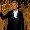 Ellen DeGeneres se moque de Jennifer Lawrence et de ses chutes.