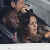 Thomas N'Gijol et sa compagne enceinte Karole Rocher - People au match du championnat de France de football entre le PSG et Marseille au Parc des Princes à Paris le 2 mars 2014.