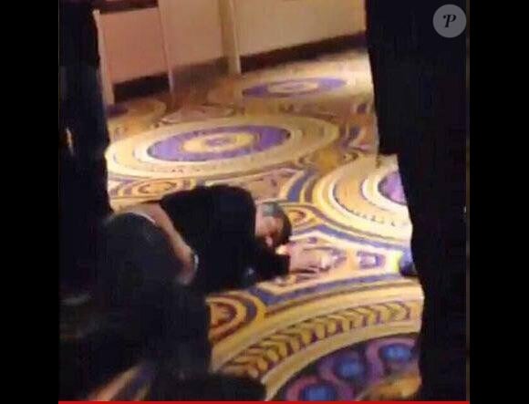 Photo supposée de George Lopez, arreté ivre dans un casino au Canada le 28 février 2014, alors qu'il dormait sur le sol.