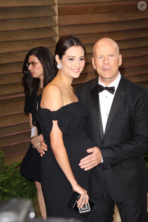 Bruce Willis et sa jolie épouse Emma Heming à la soirée Vanity Fair suivant les Oscars à Los Angeles, le 2 mars 2014.