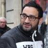 Exclusif - Cyril Hanouna se rend dans les locaux de la radio Europe 1 pour l'enregistrement de son émission "Les pieds dans le plat" à Paris le 4 décembre 2013.