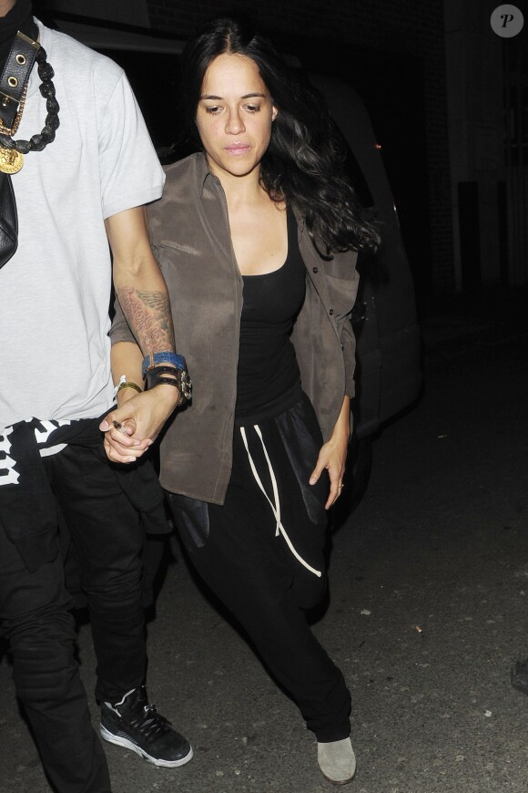 Cara Delevingne et Michelle Rodriguez arrivent au Chinawhite nightclub après le concert de Beyoncé à Londres le 6 mars 2014.