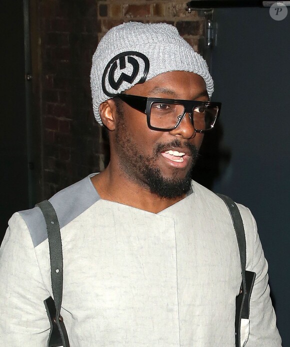 Will.i.am quitte le Arts Club à Londres après avoir fait la fête avec Beyoncé et Jay-Z le 6 mars 2014.