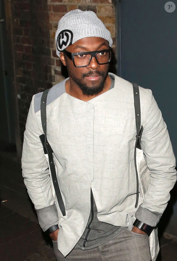 Will.i.am quitte le Arts Club à Londres après avoir fait la fête avec Beyoncé et Jay-Z le 6 mars 2014.